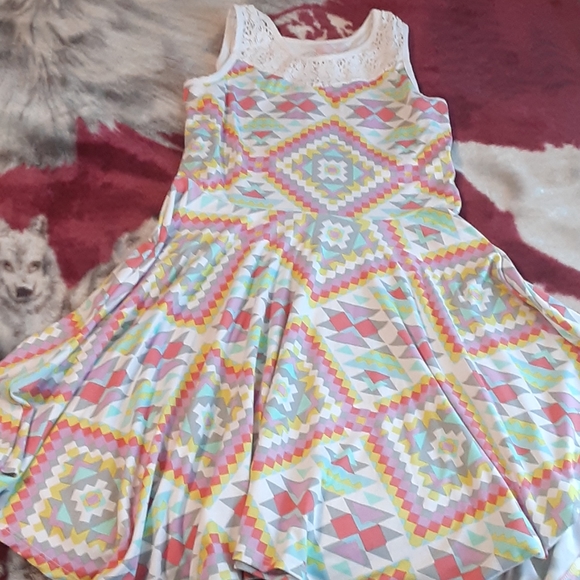 White pattern dress - Picture 1 of 3